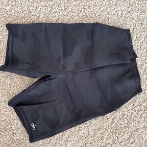 Alo Camo Biker Short